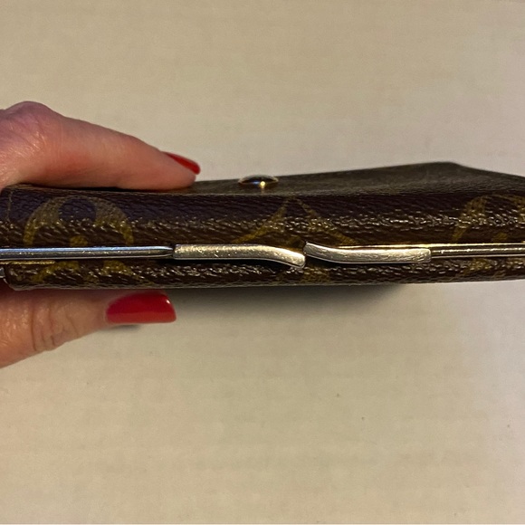 Authentic Louis Vuitton Wallet W/ Kiss Lock Vintage - Picture 5 of 16